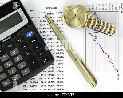Tableau de rendement des fonds, diagramme, calculatrice, stylo et montre-bracelet. Banque D'Images