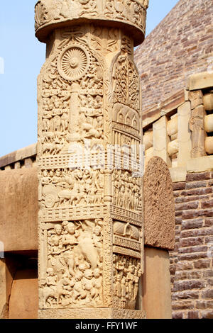 Détails du sud-ouest de pilier de la passerelle du sud de stupa 1 , Sanchi près de Bhopal, Madhya Pradesh, Inde Banque D'Images