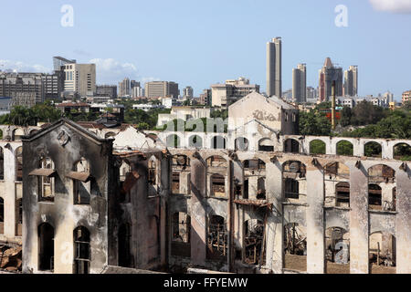 Détruit par un incendie à l'usine ; dadar Bombay Mumbai Maharashtra ; Inde ; Banque D'Images