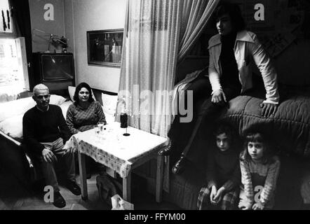 Géographie / voyage, Allemagne, personnes, famille italienne de travailleurs étrangers vivant en appartement d'une pièce, Esslingen, années 1960, droits supplémentaires-Clearences-non disponible Banque D'Images