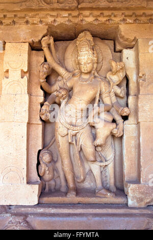 Siva sur son vaahnam Rishaba sculpture dans le temple de Durga à Aihole , Karnataka , Inde Banque D'Images