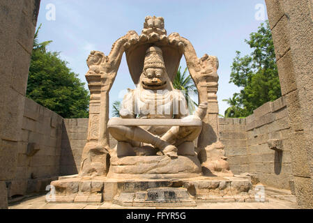 Lakshmi Narasimha mi-lion mi-homme statue à Hampi , Karnataka , Inde Banque D'Images