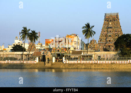 Temple Kapaleeswarar avec réservoir à Madras Mylapore Chennai Tamil Nadu Inde Banque D'Images