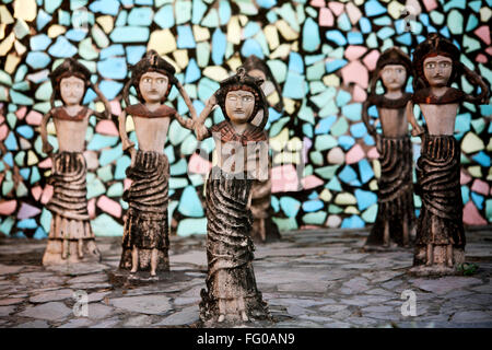 Figures de Rock Garden à Chandigarh Inde Territoire de l'Union européenne ; Banque D'Images