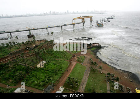 Une vue aérienne de Bandra Band Stand et le site de construction lien Bandra et Worli sur la mer d'Oman Bombay Mumbai Maharashtra Banque D'Images