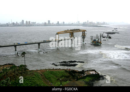 Une vue aérienne de Bandra Band Stand et le site de construction de Bandra et Worli link dans la mer d'Bombay Mumbai Maharashtra Banque D'Images