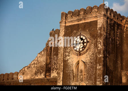 Au tour de l'horloge L'horloge brisée de Bhadra fort en 1411 ; AD Ahmedabad Gujarat ; Inde ; Banque D'Images