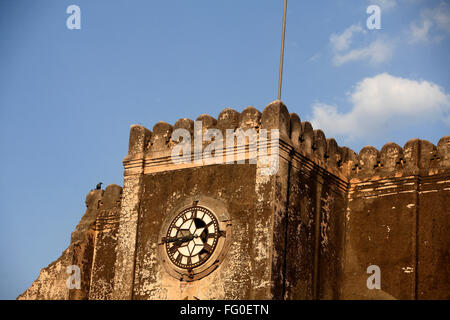 Au tour de l'horloge L'horloge brisée de Bhadra fort en 1411 ; AD Ahmedabad Gujarat ; Inde ; Banque D'Images