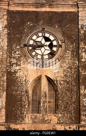 Au tour de l'horloge L'horloge brisée de Bhadra fort en 1411 ; AD Ahmedabad Gujarat ; Inde ; Banque D'Images