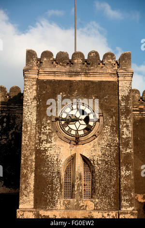 Au tour de l'horloge L'horloge brisée de Bhadra fort en 1411 ; AD Ahmedabad Gujarat ; Inde ; Banque D'Images