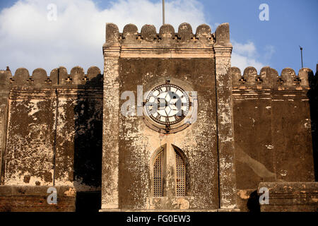 Au tour de l'horloge L'horloge brisée de Bhadra fort en 1411 ; AD Ahmedabad Gujarat ; Inde ; Banque D'Images