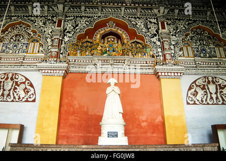 Statue de Raja Serfojhi délicate conception miniature fresco mur peint Nayak Darbar Hall Thanjavur Thanjavur palace Tamil Nadu Banque D'Images