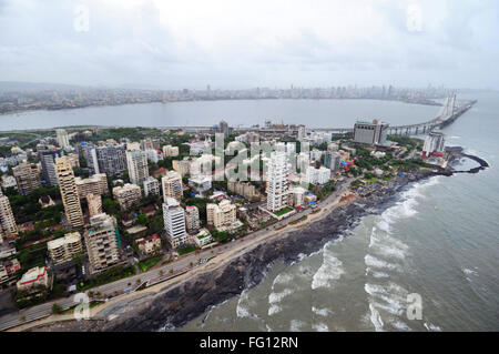 Vue aérienne de Bandra Band Stand avec Bandra Worli Rajiv Gandhi Sea Link Bridge, Bombay, Mumbai, Maharashtra, Inde, Asie Banque D'Images