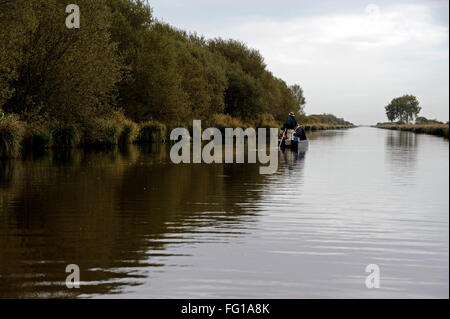 Excursion en bateau dans les marais,village de Breca,Saint-Lyphard,Parc Naturel Régional de Brière, Loire-Atlantique, Pays de Loire, France Banque D'Images