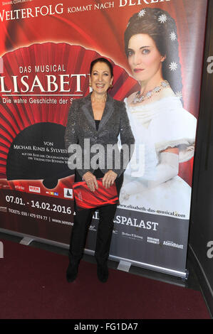 Les célébrités assister à la première de la comédie musicale à l'Admiralspalast Elisabeth comprend : Daniela Ziegler Où : Berlin, Allemagne Quand : 08 Jan 2016 Banque D'Images