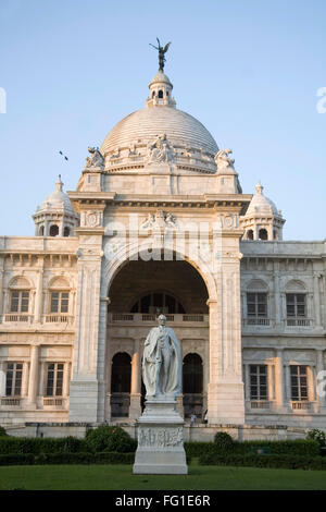 Statue Lord Curzon est sa création avant rappel impressionnant mémorial Victoria British Raj Calcutta Kolkata West Bengal Banque D'Images