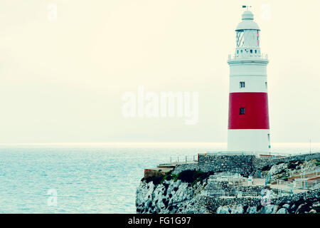 Une vue de la Trinity phare à Europa Point, à Gibraltar, et la mer Méditerranée Banque D'Images