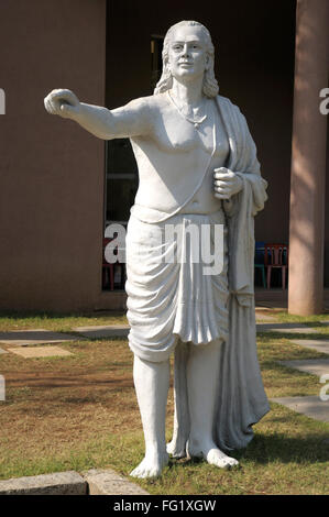 Statue d'Aryabhat au Centre d'astronomie et d'astrophysique de l'Université Inter de l'UICAA à l'Université de Poona Pune Maharashtra Inde Asie Indien Banque D'Images