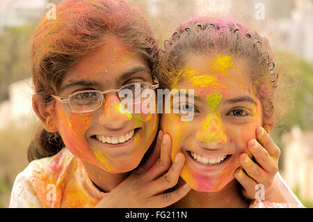 Les filles bénéficiant d'holi festival - communiqué de modèle n° 191 Banque D'Images