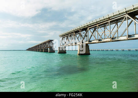 Pont de chemin de fer historique du Bahia Honda State Park dans la Floride. Banque D'Images