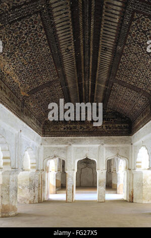 Orchha peintes de couleurs vives de la chambre raja mahal le Madhya Pradesh inde Banque D'Images