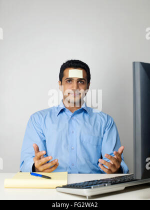 Avec l'exécutif post-it sur le front MR# 779K Banque D'Images
