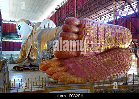 La Pagode Chauk Htat Gyi et statue de Bouddha couché, Yangon, Myanmar Banque D'Images