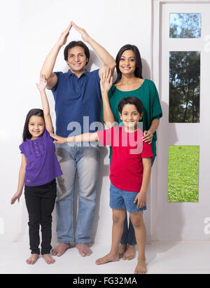 Jouer avec les enfants de parents M.# 779P ; M.# 779Q ; M.# 779R ; M.# 779S Banque D'Images