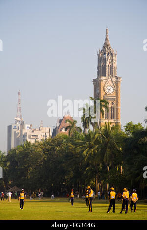 Terrain de jeu à Maidan ovale churchgate Mumbai Bombay ; ; ; ; Maharashtra Inde 20 12 2009 Banque D'Images