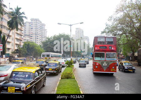 Le trafic à Colaba Cuffe Parade Bombay Mumbai Maharashtra Inde - Banque D'Images