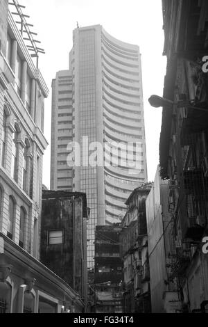 L'ancien et le nouveau bâtiment de la bourse de Bombay Bombay Mumbai ; ; ; ; Maharashtra Inde 10 09 2010 Banque D'Images