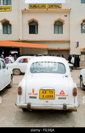 L'ambassadeur taxi à la Gare Centrale ; Mangalore Karnataka ; Inde ; Banque D'Images