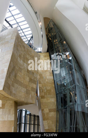 Vue intérieure de la Musée Guggenheim Bilbao en Espagne Banque D'Images