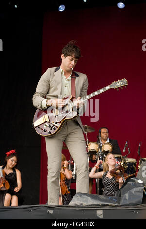 Mark Ronson l'exécution sur l'autre étape au festival de Glastonbury en juin 2008, Somerset, Angleterre, Royaume-Uni. Banque D'Images