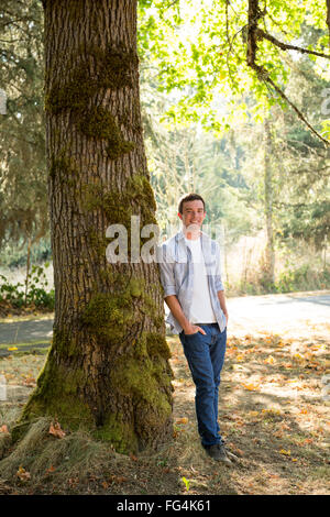 Portrait d'un jeune homme qui est un senior high school dans l'Oregon. Banque D'Images