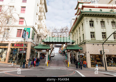 Gate à l'entrée du Chinatown à San Francisco, USA Banque D'Images