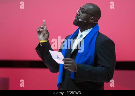 Paris, France. Feb 17, 2016. L'athlète Français Teddy Riner prononce un discours lors de la présentation de la candidature de Paris pour les Jeux Olympiques et Paralympiques de 2024 à Paris, France, le 17 février 2016. Paris, qui a accueilli les Jeux Olympiques de 1900 et 1924, est en concurrence contre Budapest, Rome et Los Angeles pour les jeux. © Pierre Tardieu/Xinhua/Alamy Live News Banque D'Images