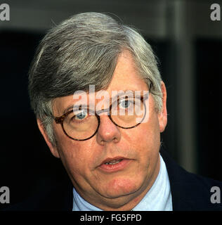 Washington, DC., USA, 1995 David Keene. David A. Keene est le président de la National Rifle Association. À partir de 1984Ð2011, il a été le président de l'American Conservative Union européenne. Il a travaillé comme adjoint politique au Vice-président Spiro Agnew pendant l'administration Nixon, puis au congrès à titre d'adjoint exécutif au Sénateur James L. Buckley. Keene est devenu le coordonnateur régional du sud pour Ronald Reagan's 1976 offre pour la nomination présidentielle des républicains et national directeur politique de George H. W. Bush en 1980 campagne présidentielle. Credit : Mark Reinstein Banque D'Images