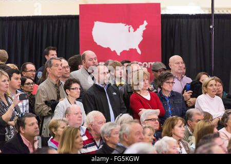 Mt Pleasant, Caroline du Sud, USA. 17 Février, 2016. Partisans d'écouter le sénateur candidat présidentiel républicain Marco Rubio lors d'une réunion publique le 17 février 2016 à Mt Pleasant, Caroline du Sud. Banque D'Images