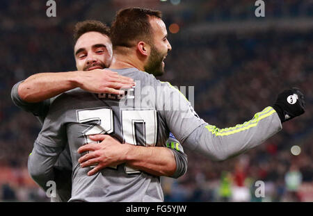 Rome, Italie. Feb 17, 2016. L'Espagnol du Real Madrid avant Jese célèbre après avoir marqué avec coéquipier défenseur espagnol du Real Madrid au cours de l'Daniel Carvajal Ligue des Champions 16 Première étape de roud match de football AS Roma vs Real Madrid CF le 17 février 2016 au Stade Olympique. Crédit : Carlo Hermann/Pacific Press/Alamy Live News Banque D'Images