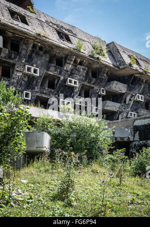 Bâtiment de l'hôtel endommagé au cours du siège de Sarajevo, près de Igman sauts olympiques en Bosnie et Herzégovine Banque D'Images