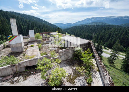 Bâtiment de l'hôtel endommagé au cours du siège de Sarajevo, près de Igman sauts olympiques en Bosnie et Herzégovine Banque D'Images