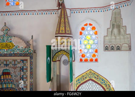 Mihrab et minbar Koski Mehmed Pacha dans la célèbre mosquée de la ville de Mostar, Bosnie-Herzégovine Banque D'Images