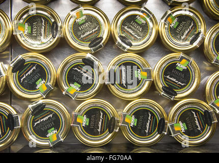 Pots de caviar russe en boutique touristique, Saint Petersburg, Fédération de Russie, Région Nord-Ouest Banque D'Images