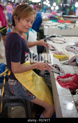 Marché du carbone situé au centre-ville de Cebu City, Philippines. Banque D'Images