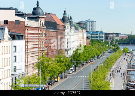 Pohjoisranta bordé d'arbres (E75) Rue, Helsinki, Uusimaa, Région de la République de Finlande Banque D'Images