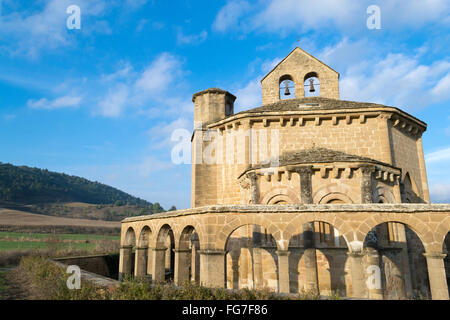 Eglise romane du xiie siècle situé dans le Nord de l'Espagne qui demeure controversée. Banque D'Images