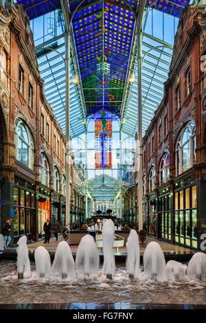 Arcade, comté de Victoria Quarter, Leeds, West Yorkshire, England, UK Banque D'Images