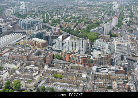 Une vue aérienne du bassin de Paddington à Londres, récemment réaménagée avec de nouvelles maisons et de l'espace de bureau Banque D'Images