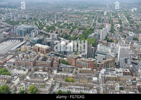 Une vue aérienne du bassin de Paddington à Londres, récemment réaménagée avec de nouvelles maisons et de l'espace de bureau Banque D'Images